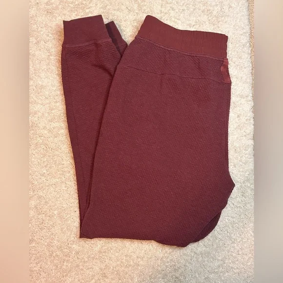 Lululemon At Ease Jogger 29"
Heathered Savannah / Black Size Larger - Picture 2 of 5